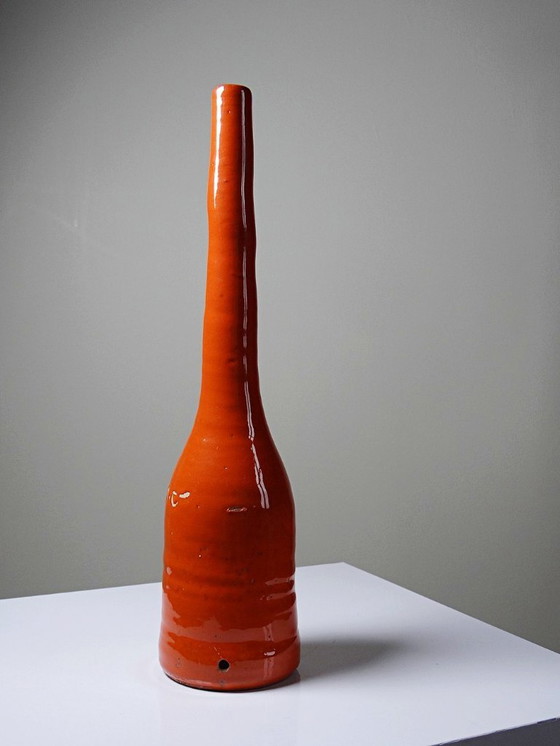 Image 1 of Pied de lampe bouteille décorative poterie émaillée orange vif mid-century