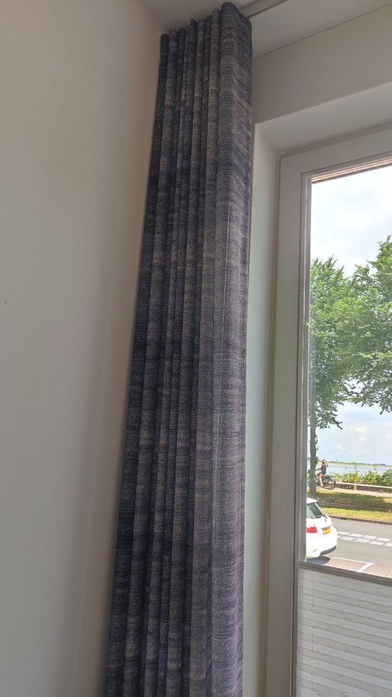 Image 1 of Zwischen den Vorhängen 3mx3m20