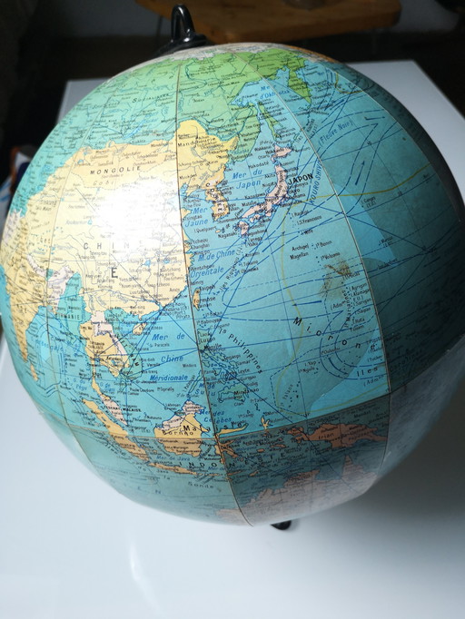 Globe. Edition Girard et Barrère. 1934-1945