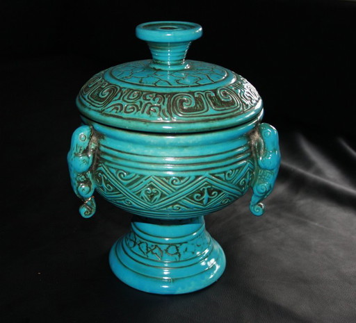 Urna vintage de cerámica Jasba sobre pie - azul turquesa con decoración en relieve - Diseño de mediados de siglo
