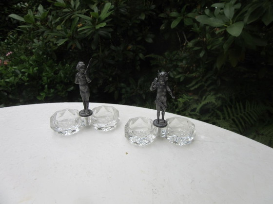 Image 1 of 2 recipientes para salero y pimentero con forma de ángeles querubines de cristal y metal negro (a uno de ellos le falta un ala) 