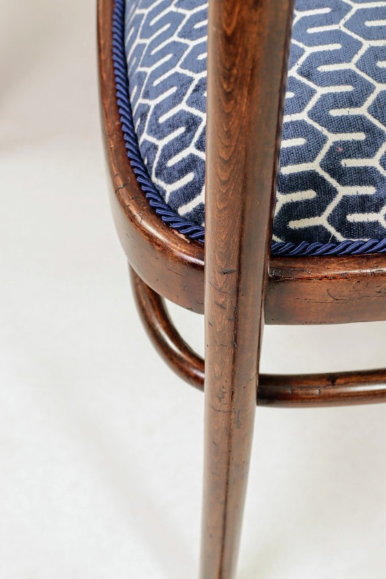 Image 1 of Paar Art-déco-Stühle, marineblauer Jacquard, Entwurf von Thonet aus dem Jahr 1910