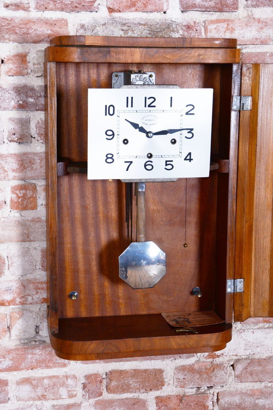 Originele art deco wandklok van ANGELUS, walnoothout, gerestaureerde Poolse afwerking, Frankrijk, jaren 1930. (photo 9 of 22)