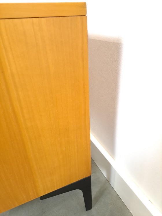 Image 1 of Mobile TV impiallacciato con cassetti e gambe in acciaio nero