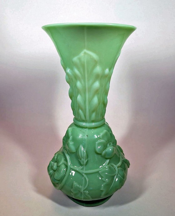Opaline Vase "Saint Louis" Model: Feuilles et Guirlandes, Glass, Green, Art Nouveau (photo 9 of 13)