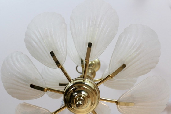 Lampadario francese in ottone con conchiglie in vetro di Murano (foto 7 di 10)