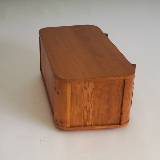 Image 1 of Armario de madera de pino Aran de Jordi Vilanova i Bosch