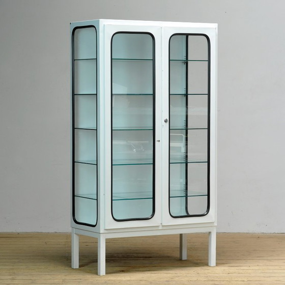 Image 1 of Armoire médicale vintage, années 1970