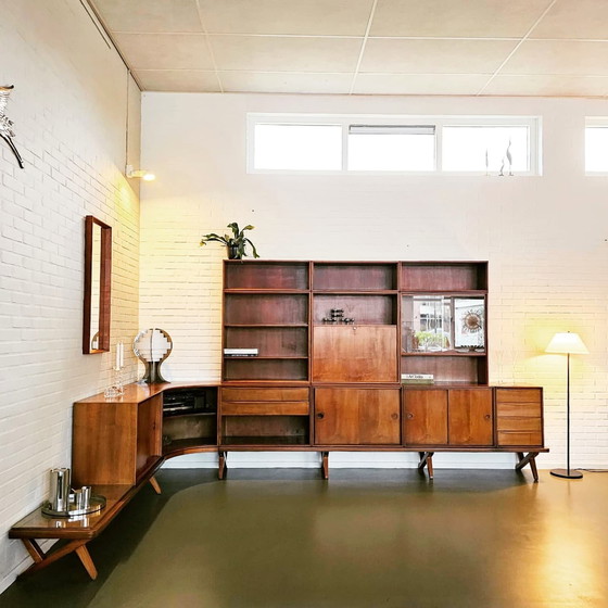 Image 1 of Sideboard-Wandschrank mit Kreuzbeinen