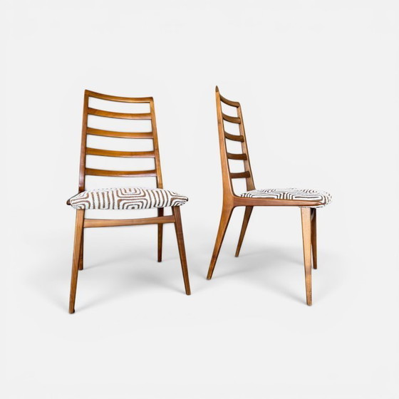 Image 1 of 6 chaises en noyer – années 1970 – vintage – retapissées