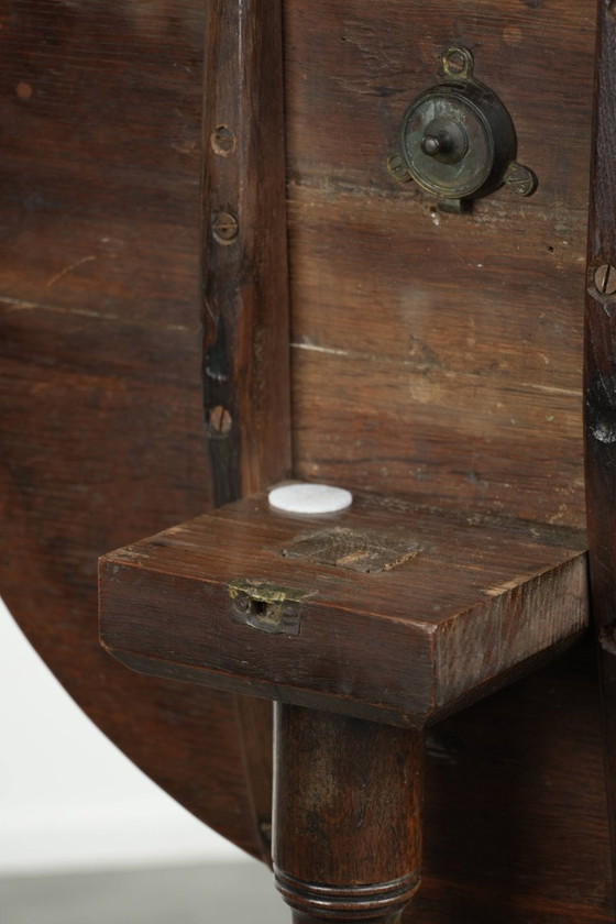 Image 1 of Antieke Engelse eikenhouten tilt top table/ bijzettafel uit begin 19e eeuw 
