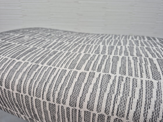 Image 1 of Vintage voetenbank/kruk zwarte poten. Nieuwe stoffering.