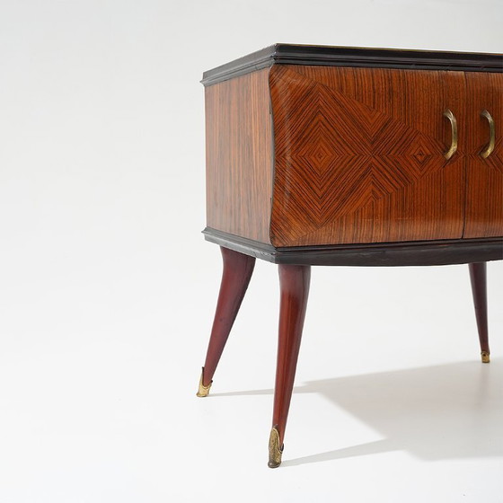 Image 1 of Twee nachtkastjes met glazen blad, jaren 1950