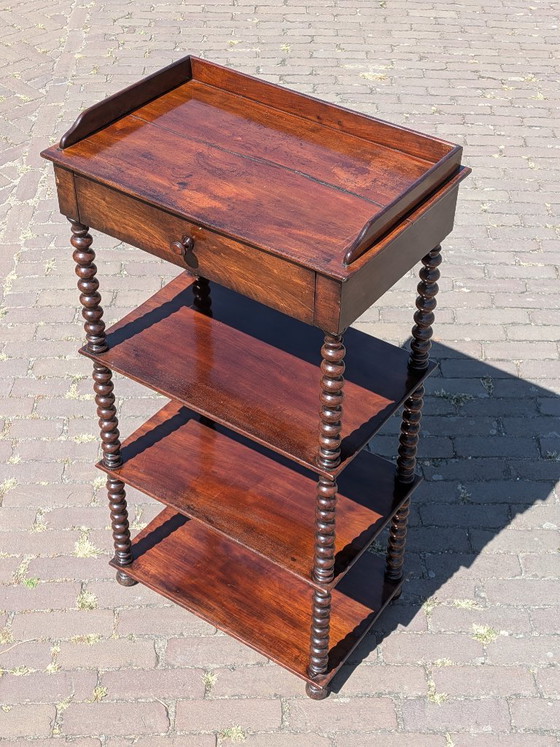 Antieke Victoriaanse etagère met 4 etages en gedraaide spoelversiering. – Boekenkasten, Wood (photo 8 of 14)