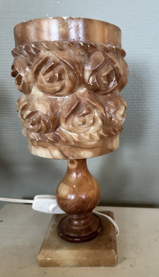 Image 1 of Vintage Onyx Tafellamp – Handgesneden Rozen – Jaren ’50