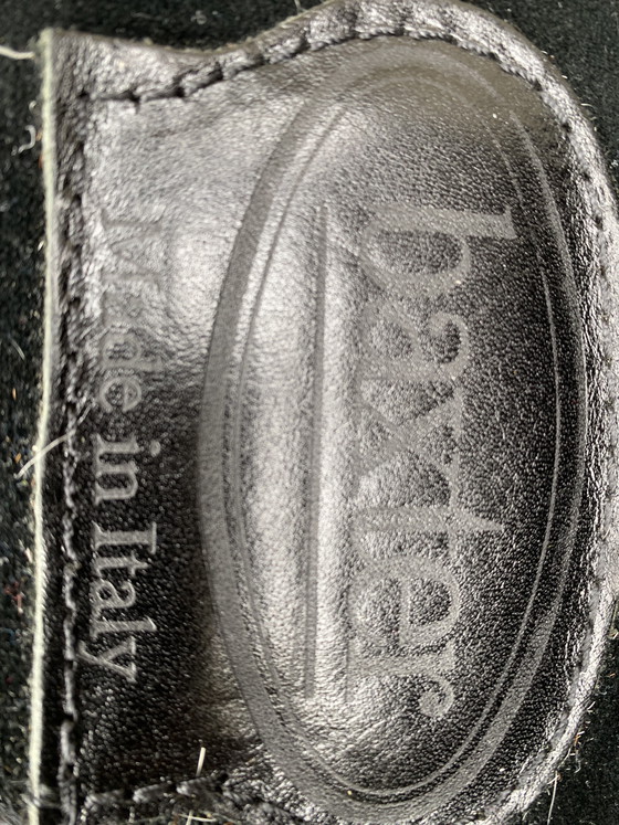 Image 1 of Alfred P baxter fauteuil koeienhuid 
