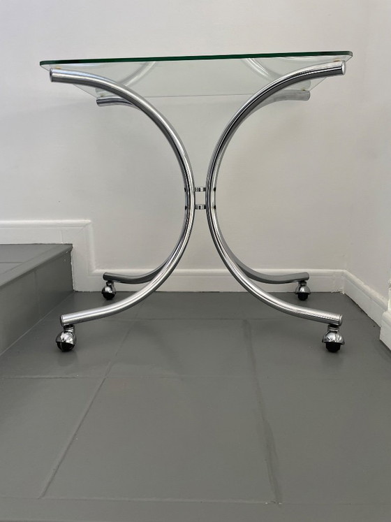 Image 1 of Salontafel van chroom en glas met wielen