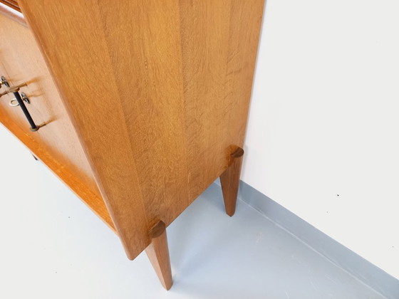 Image 1 of Meuble bibliothèque de rangement vintage René Gabriel style scandinave en bois de chêne des années 50