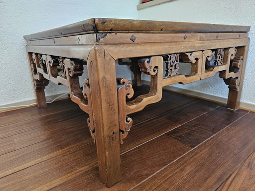 Table chinoise ancienne en bois tendre, vers 1910