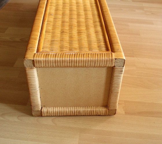 Image 1 of Mobiletto/mensola/credenza di piccole dimensioni realizzato in bambù e legno di rattan.