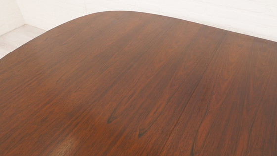 Image 1 of Table de salle à manger à rallonge ovale en palissandre d'origine danoise