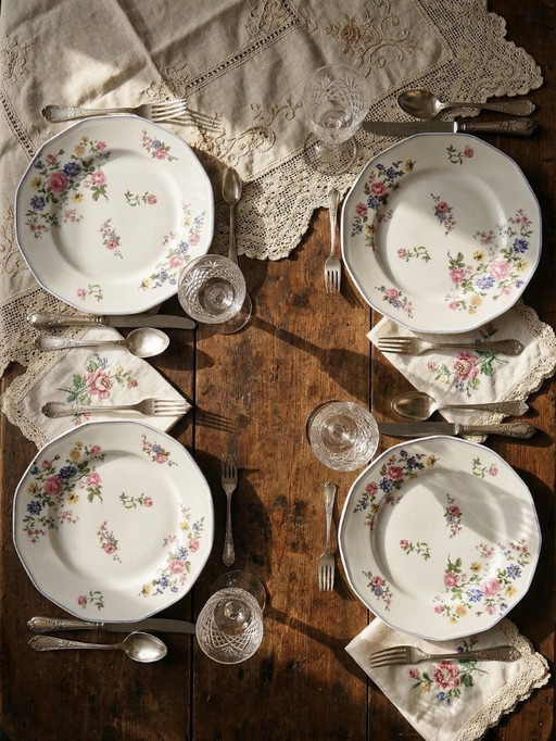 4 Bernardaud Limoges porcelain dinner plates with floral decoration from the 1920s-1950s