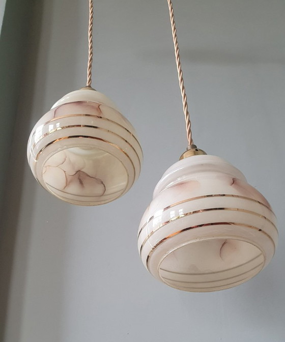 Image 1 of vintage gemarmerde opaline hanglampen met gouden decoratie