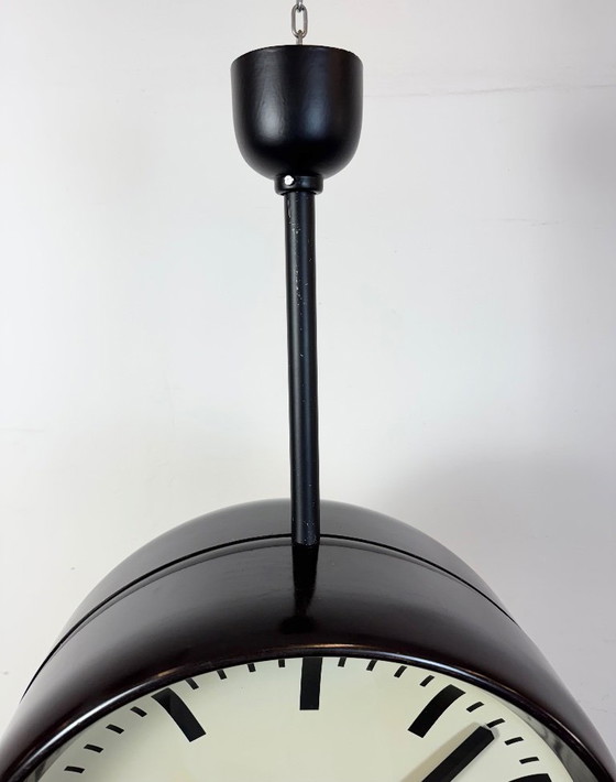 Image 1 of Grote industriële bakelieten dubbelzijdige fabrieksklok van Pragotron, jaren 50