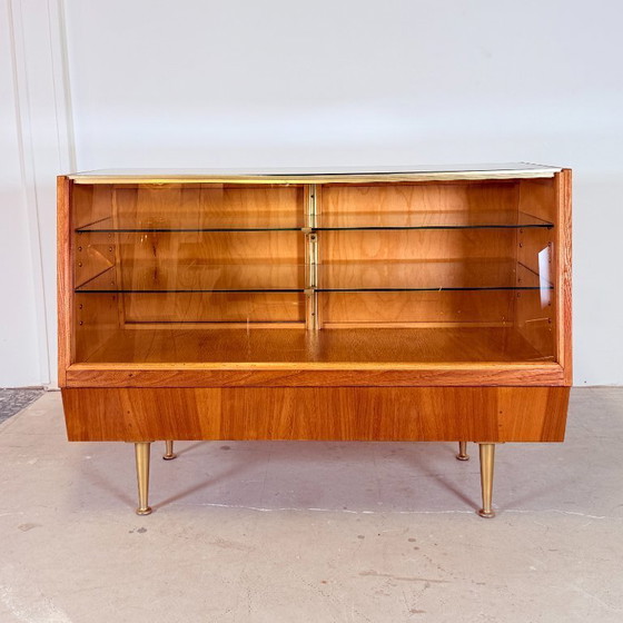 Image 1 of Vintage Toonbank Vitrine op gouden pootjes