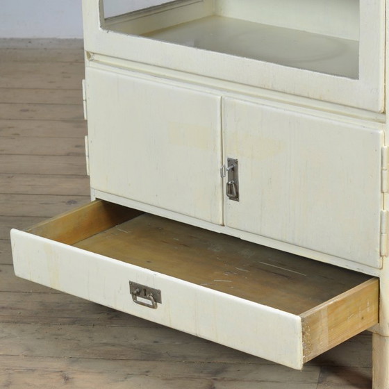 Image 1 of Armoire médicale en bois des années 1930