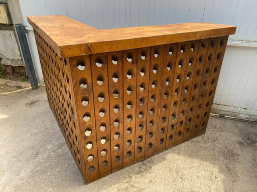 Barra esquinera en forma de L, de madera maciza de nogal, con mostrador/bar/zona de recepción de estilo profesional, circa 1950.