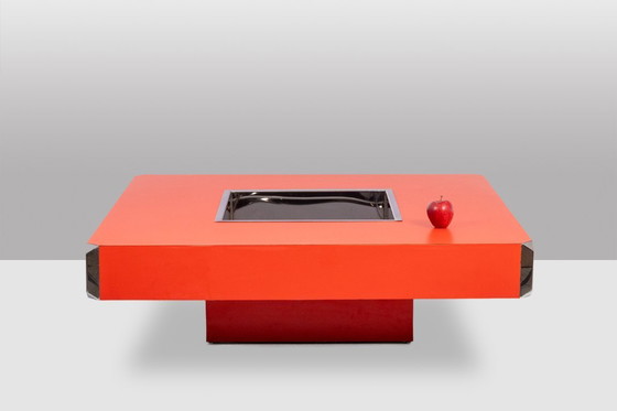 Image 1 of Willy Rizzo. Table basse laquée formant bar. Années 1970.