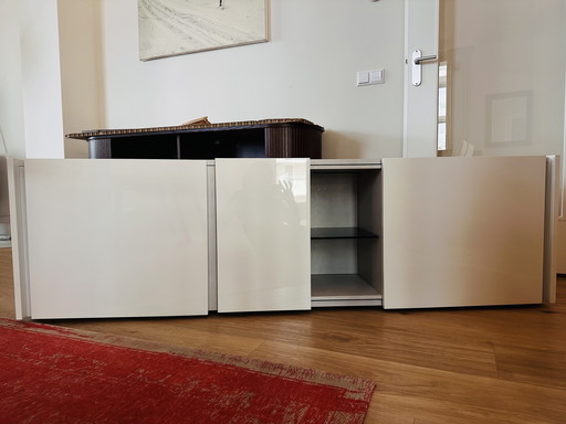 Mobile TV BESTÅ con ante, finitura lucida Selsviken