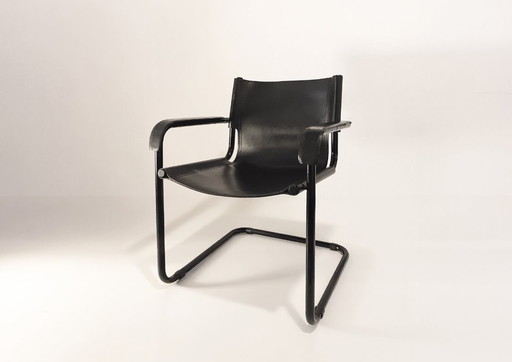 4 Bauhaus-inspirierte Leder-Freischwinger - schwarzes Stahlgestell