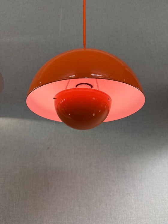 Pot de fleurs Louis Poulsen VP1 – Verner Panton – émail orange – Suspensions, Metal (photo 4 of 9)