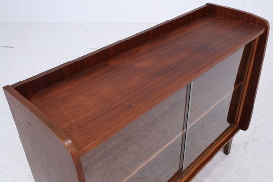 Image 1 of Cassettiera vintage con ante in vetro anni '60 | Armadio da corridoio di metà secolo | Legno retrò anni '70 #06-14