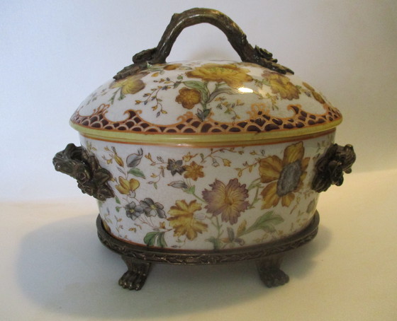 Image 1 of Toussi Court, Bomboniera, Ceramica con Manici in Bronzo, Decorata con Fiori
