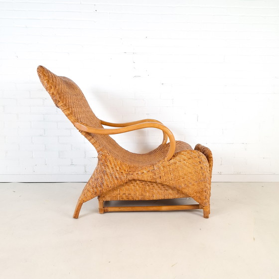 Image 1 of Poltrona vintage in rattan con poggiapiedi