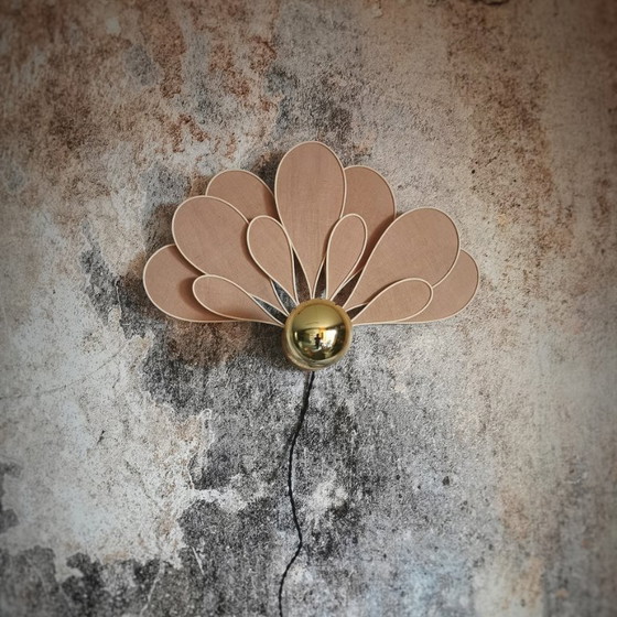 Image 1 of Art Deco wall sconce, 11 petals in rattan and linen (customizable shade)