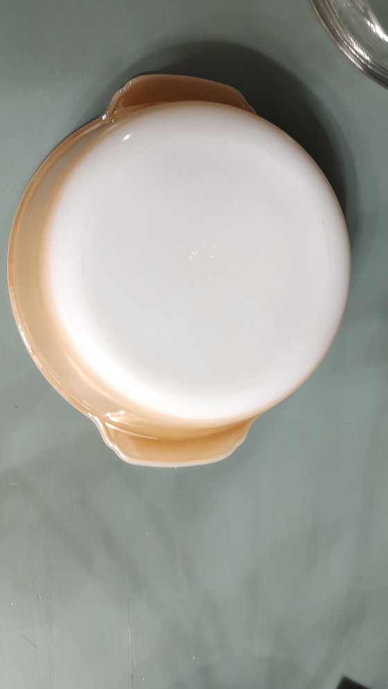 Image 1 of Plat à four Fire King Peach Lustre avec couvercle