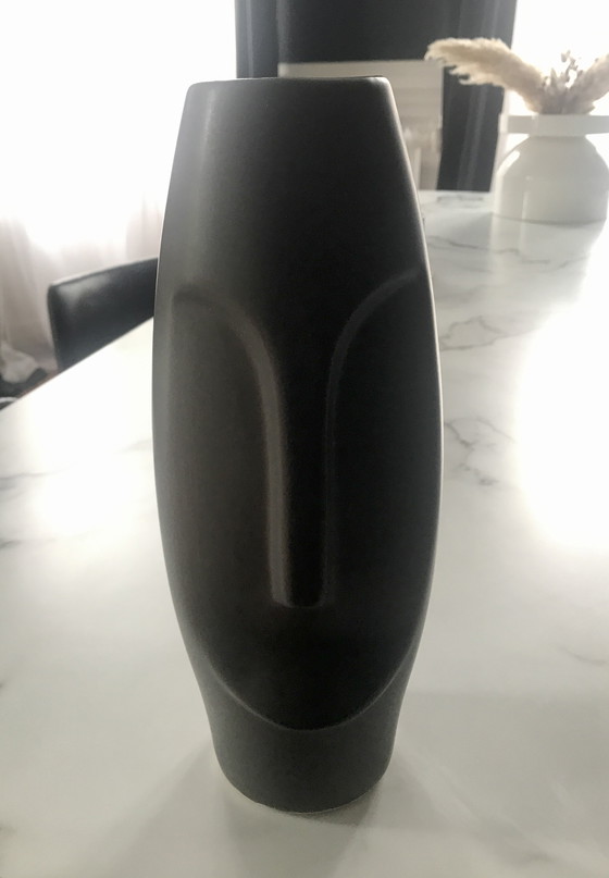 Image 1 of Face vase