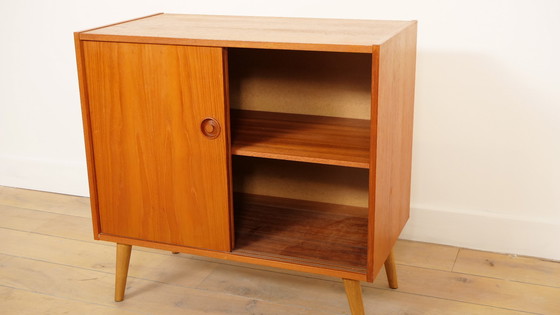 Image 1 of Vintage kastje met schuifdeuren | Audiomeubel | Teak