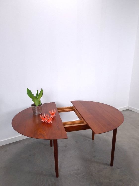 Vintage Danish Søborg Møbelfabrik extendable oval round teak Dining table, Wood, Brown (photo 4 of 17)