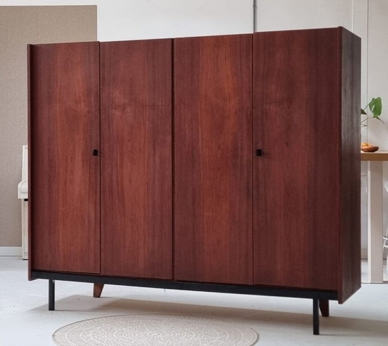 Image 1 of guardarropa de mediados de siglo