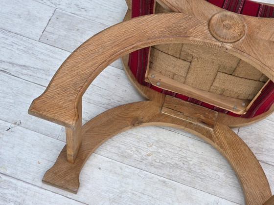 Image 1 of 1970, fauteuil danois, laine d'ameublement rouge d'origine, bois de chêne massif.