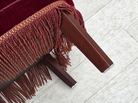 Image 1 of Poltrona danese con schienale alto, anni '70, rivestimento in velluto rosso, legno di faggio.