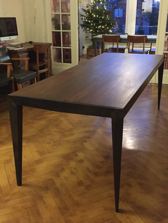 Image 1 of Mesa de diseño bohemio único, hecha a mano, de nogal y acero quemado.