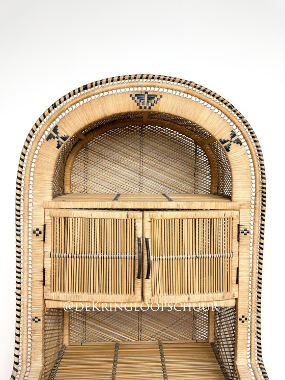 Image 1 of Bibliothèque-armoire vintage bohème en rotin et osier, à arc.