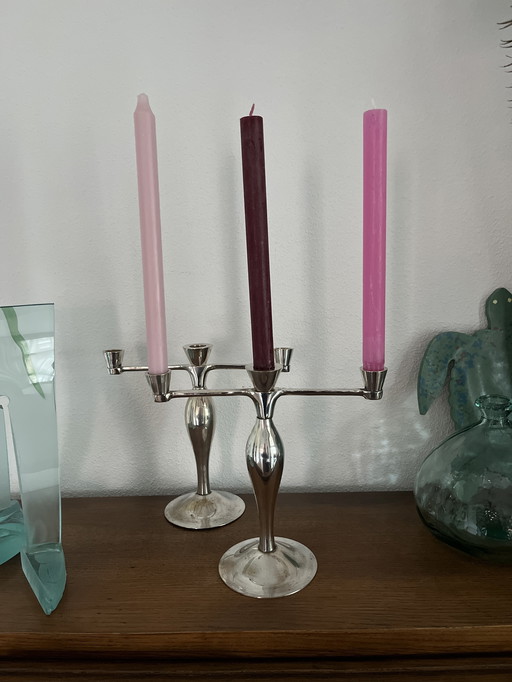 2 X Zilverkleurige kandelaars 