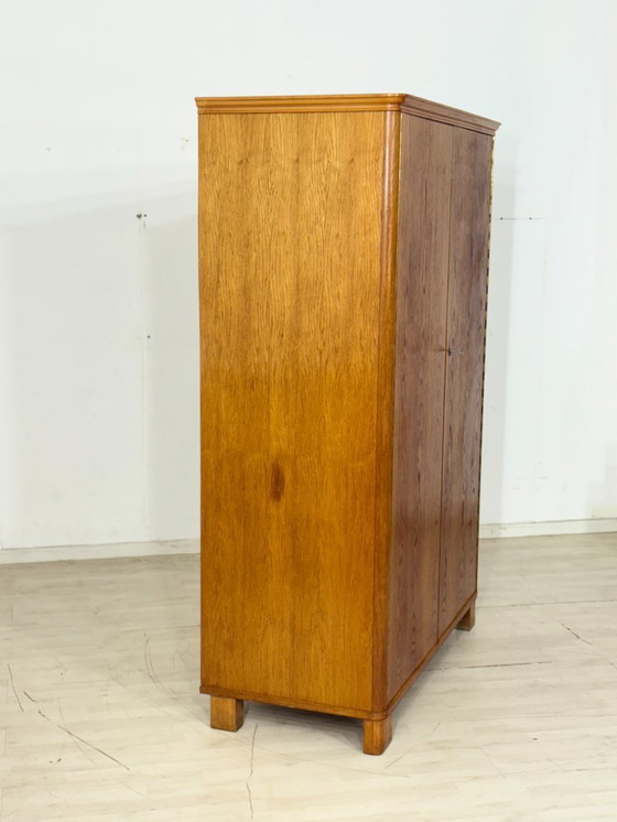 Image 1 of Sehr schöner Kleiderschrank 60er Jahre – Eiche – Top Zustand